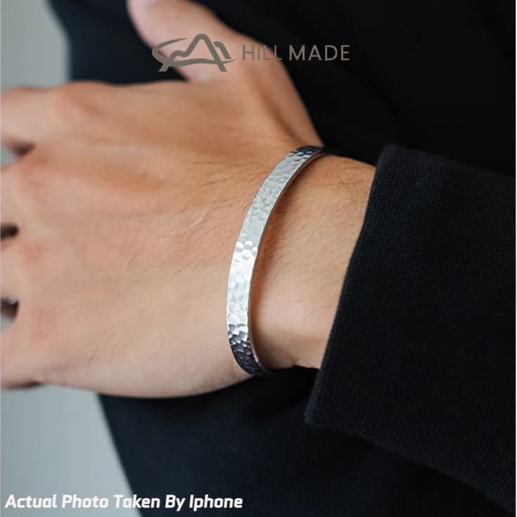 Hammered Texture กําไลข้อมือเหล็กไทเทเนียม/เรียบง่ายส่วนบุคคลอินเทรนด์อุปกรณ์เสริมสร้อยข้อมือผู้ชายของขวัญ HMB113