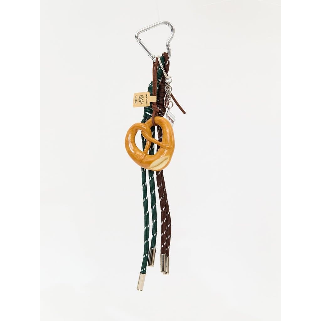 [Pomelo] พวงกุญแจรูปเพรตเซล / Pretzel Keyring