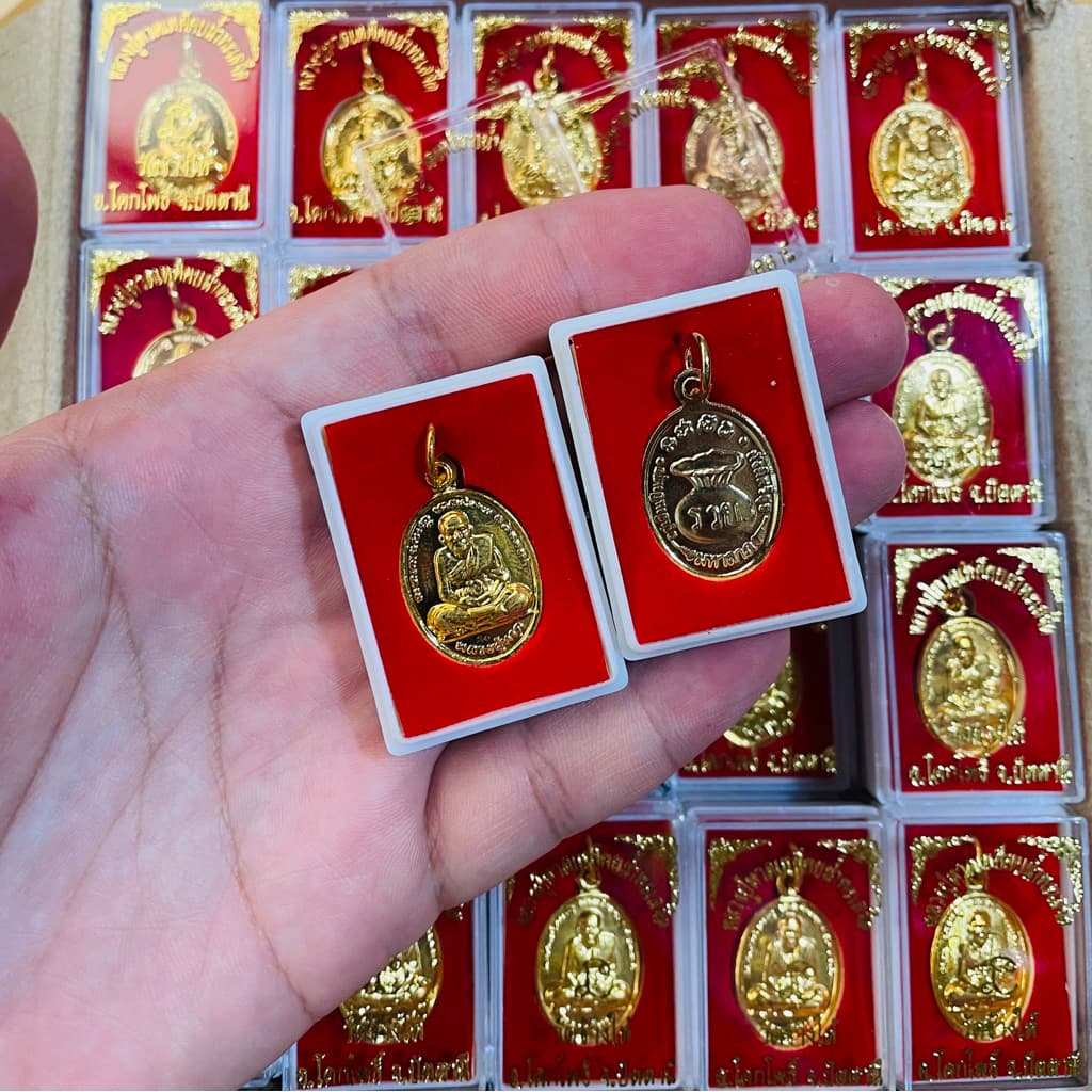 💥พระของชำร่วย ราคา ยกลัง 100 องค์💥 เหรียญ หลวงปู่ทวด เหยียบน้ำทะเลจืด วัดช้างไห้ เนื้อกะไหล่ทอง
