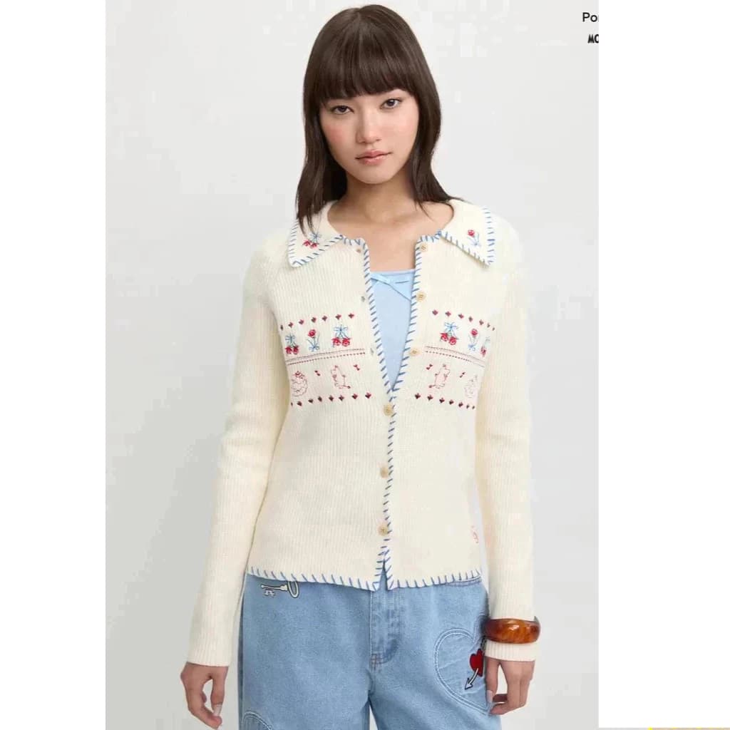 [Pomelo] Pomelo. x Moomin เสื้อคาร์ดิแกนปักลาย / Pomelo. x Moomin Embroidered Cardigan - Off